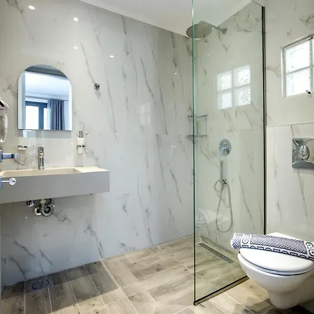 σε πετρινο σπιτι * Potos