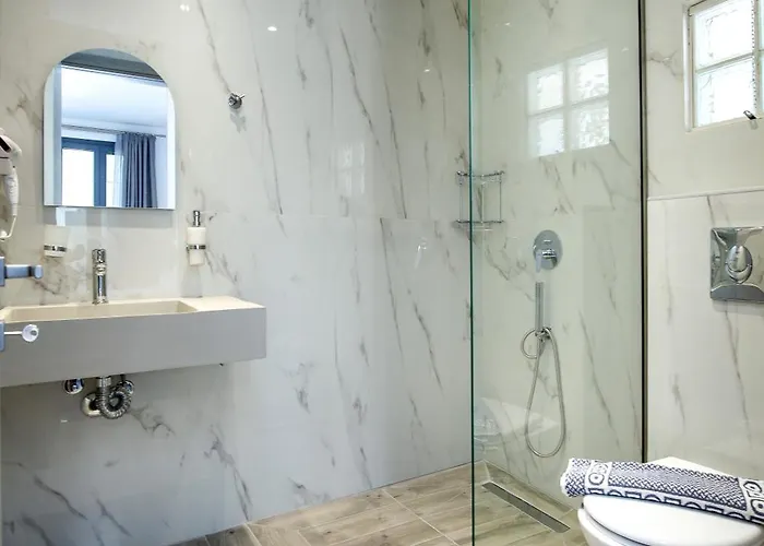 σε πετρινο σπιτι * Potos